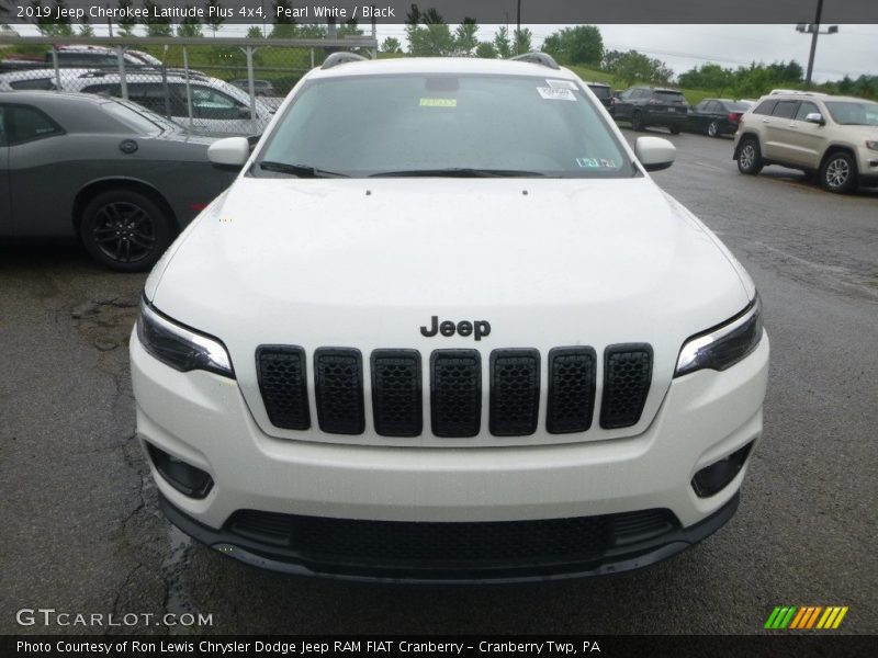 Pearl White / Black 2019 Jeep Cherokee Latitude Plus 4x4