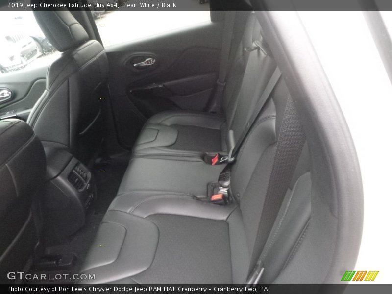 Pearl White / Black 2019 Jeep Cherokee Latitude Plus 4x4