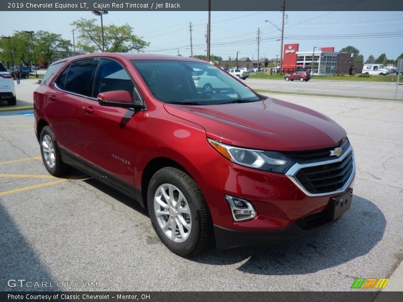 Front 3/4 View of 2019 Equinox LT
