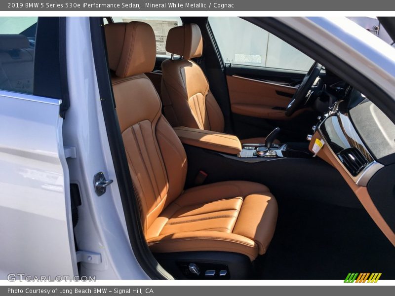 Mineral White Metallic / Cognac 2019 BMW 5 Series 530e iPerformance Sedan