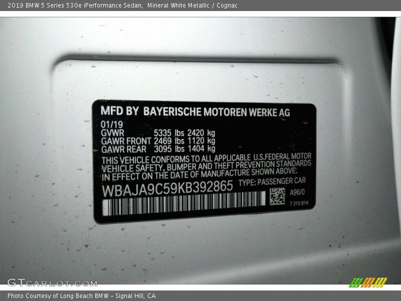 Mineral White Metallic / Cognac 2019 BMW 5 Series 530e iPerformance Sedan