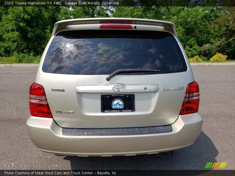 Vintage Gold Metallic / Charcoal 2003 Toyota Highlander V6 4WD