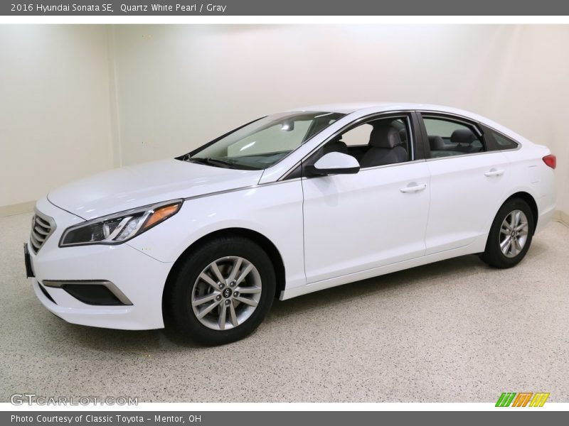 Quartz White Pearl / Gray 2016 Hyundai Sonata SE