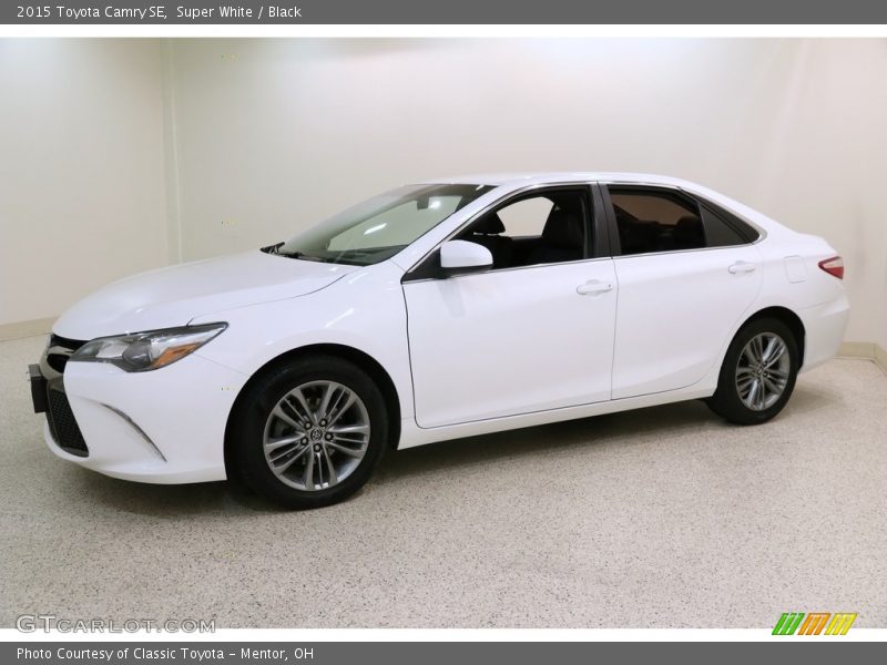 Super White / Black 2015 Toyota Camry SE