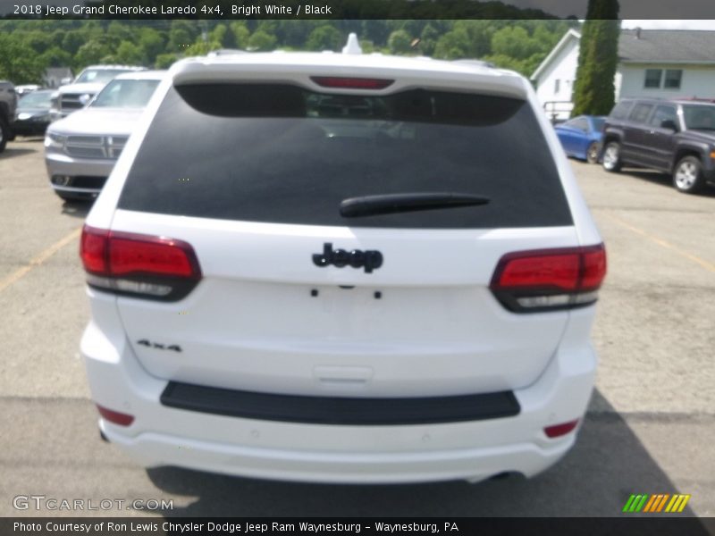 Bright White / Black 2018 Jeep Grand Cherokee Laredo 4x4