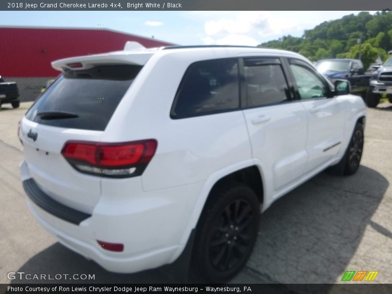 Bright White / Black 2018 Jeep Grand Cherokee Laredo 4x4