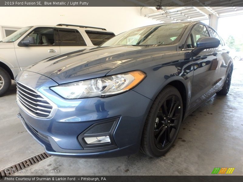 Blue Metallic / Light Putty 2019 Ford Fusion SE
