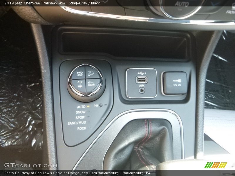 Sting-Gray / Black 2019 Jeep Cherokee Trailhawk 4x4