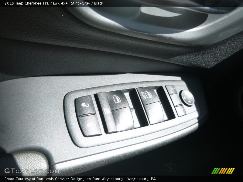 Sting-Gray / Black 2019 Jeep Cherokee Trailhawk 4x4