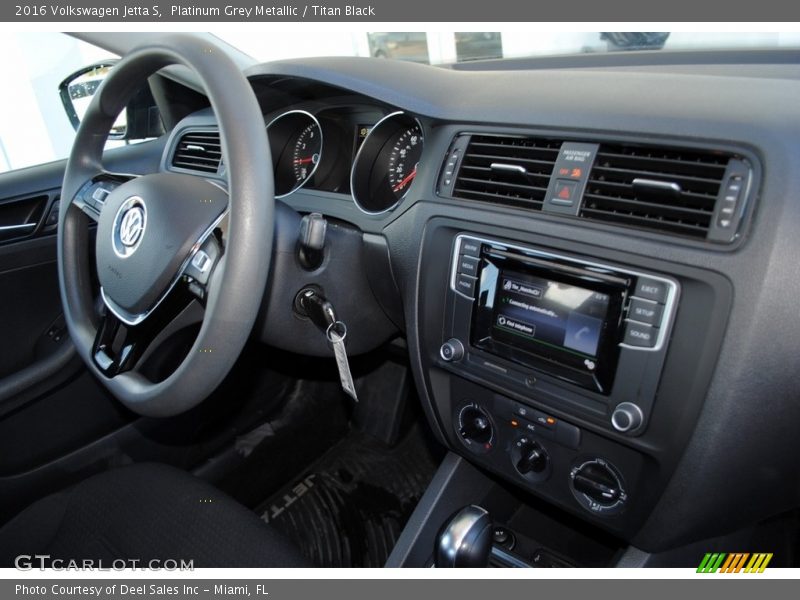 Platinum Grey Metallic / Titan Black 2016 Volkswagen Jetta S