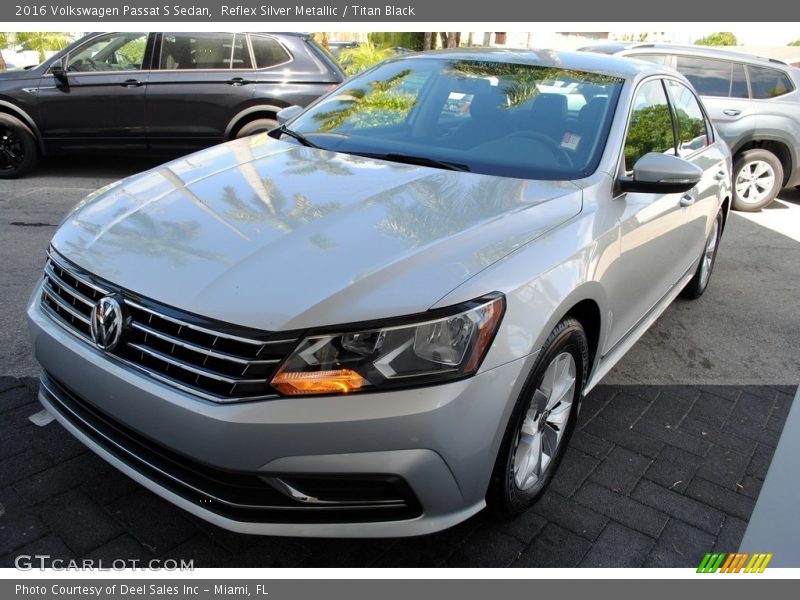 Reflex Silver Metallic / Titan Black 2016 Volkswagen Passat S Sedan