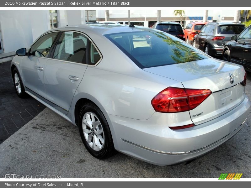Reflex Silver Metallic / Titan Black 2016 Volkswagen Passat S Sedan