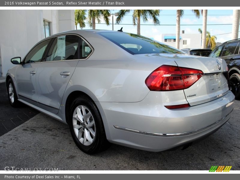 Reflex Silver Metallic / Titan Black 2016 Volkswagen Passat S Sedan