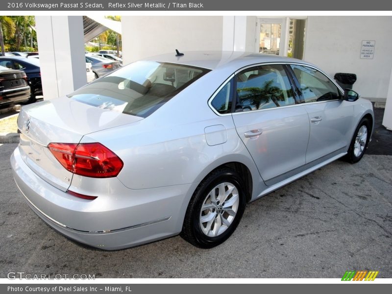 Reflex Silver Metallic / Titan Black 2016 Volkswagen Passat S Sedan