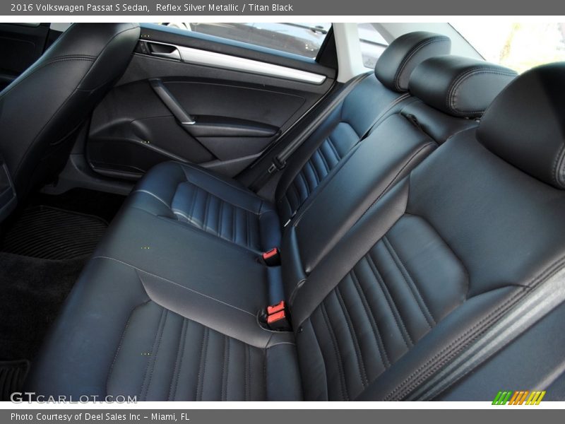 Reflex Silver Metallic / Titan Black 2016 Volkswagen Passat S Sedan