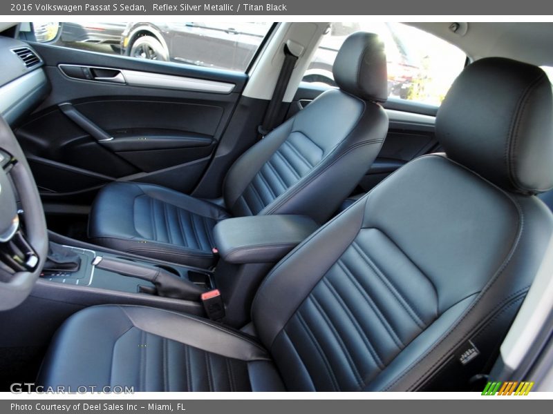 Reflex Silver Metallic / Titan Black 2016 Volkswagen Passat S Sedan