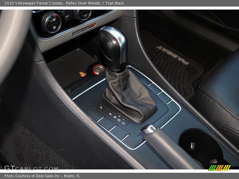 Reflex Silver Metallic / Titan Black 2016 Volkswagen Passat S Sedan