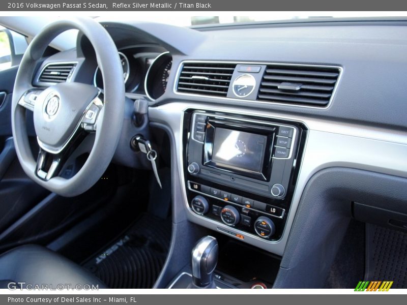 Reflex Silver Metallic / Titan Black 2016 Volkswagen Passat S Sedan