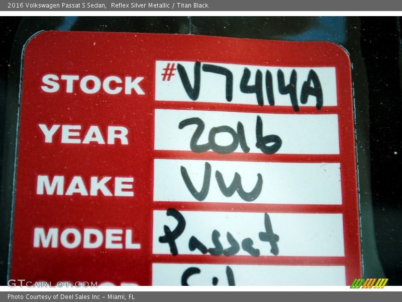 Reflex Silver Metallic / Titan Black 2016 Volkswagen Passat S Sedan