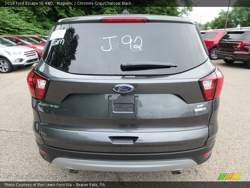 Magnetic / Chromite Gray/Charcoal Black 2019 Ford Escape SE 4WD