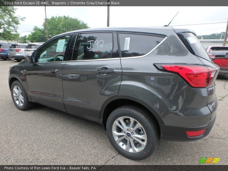 Magnetic / Chromite Gray/Charcoal Black 2019 Ford Escape SE 4WD