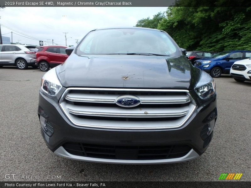 Magnetic / Chromite Gray/Charcoal Black 2019 Ford Escape SE 4WD