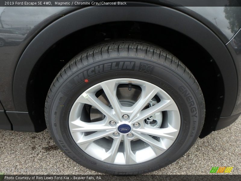 Magnetic / Chromite Gray/Charcoal Black 2019 Ford Escape SE 4WD