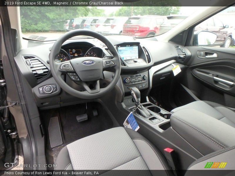 Magnetic / Chromite Gray/Charcoal Black 2019 Ford Escape SE 4WD