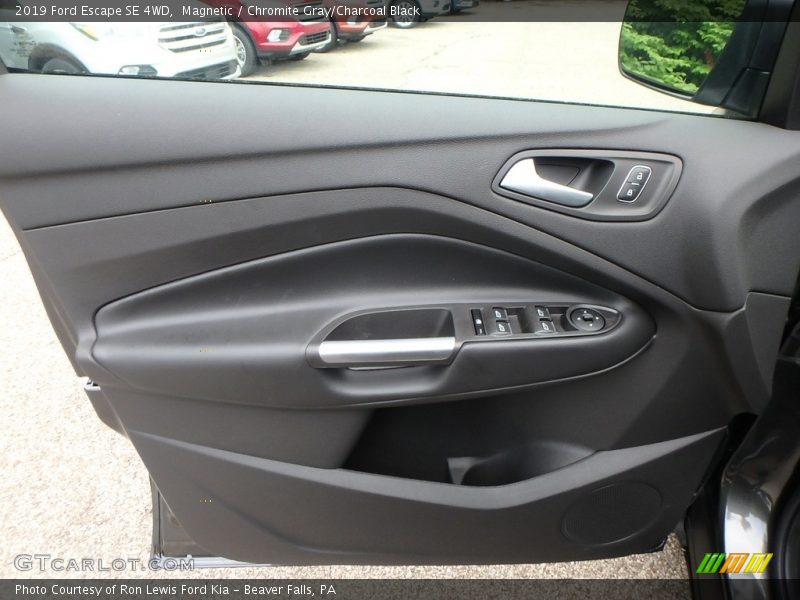 Magnetic / Chromite Gray/Charcoal Black 2019 Ford Escape SE 4WD