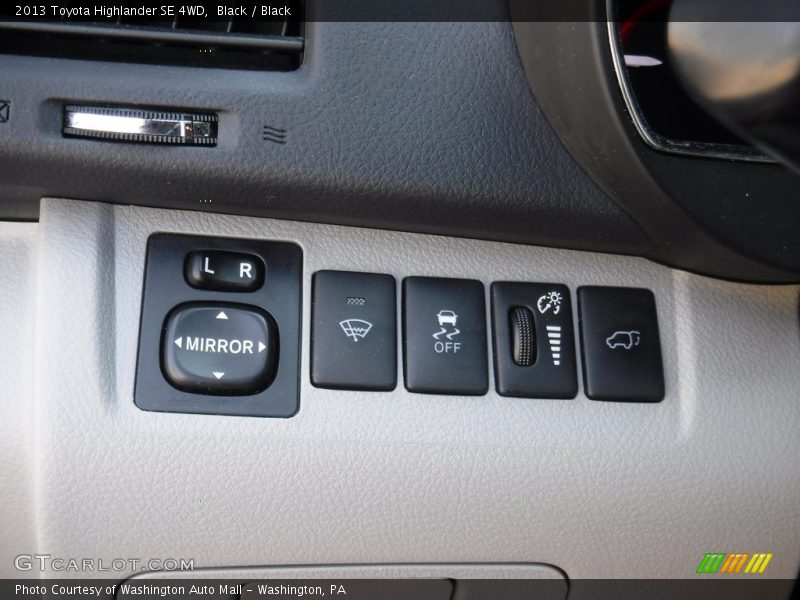 Black / Black 2013 Toyota Highlander SE 4WD