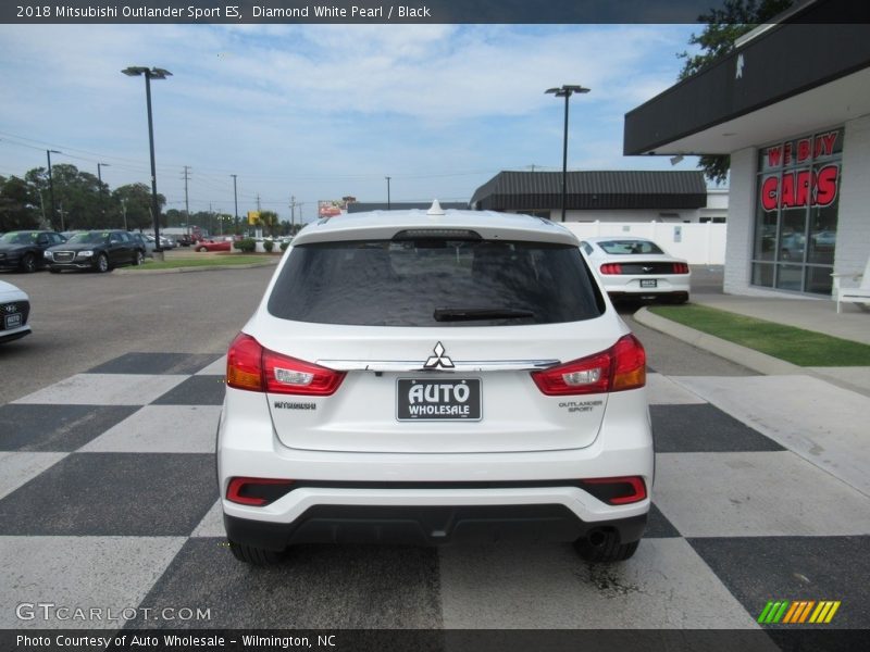 Diamond White Pearl / Black 2018 Mitsubishi Outlander Sport ES