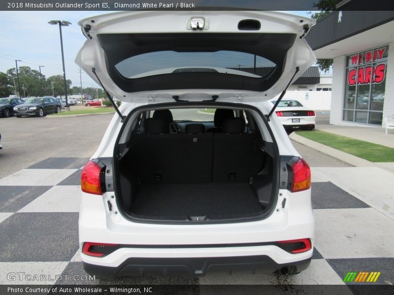 Diamond White Pearl / Black 2018 Mitsubishi Outlander Sport ES