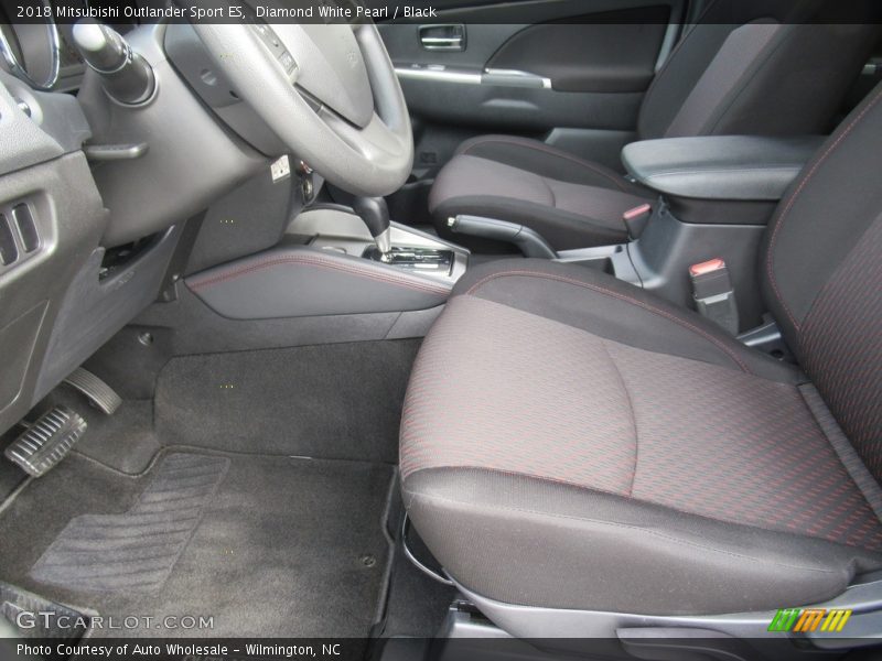 Diamond White Pearl / Black 2018 Mitsubishi Outlander Sport ES