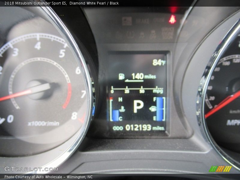 Diamond White Pearl / Black 2018 Mitsubishi Outlander Sport ES
