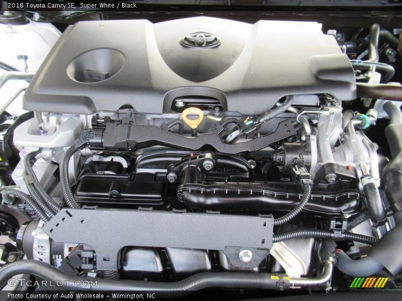 Super White / Black 2018 Toyota Camry SE