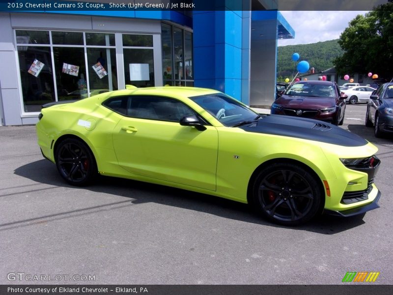 Front 3/4 View of 2019 Camaro SS Coupe