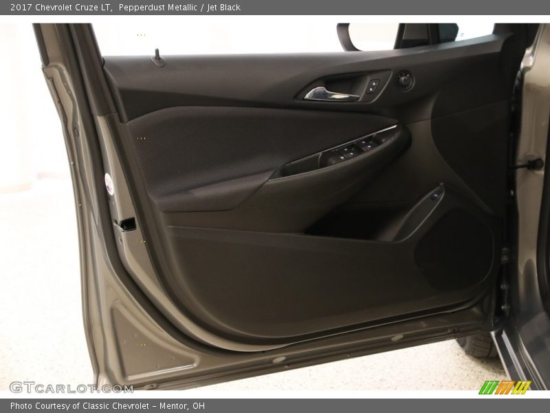 Pepperdust Metallic / Jet Black 2017 Chevrolet Cruze LT