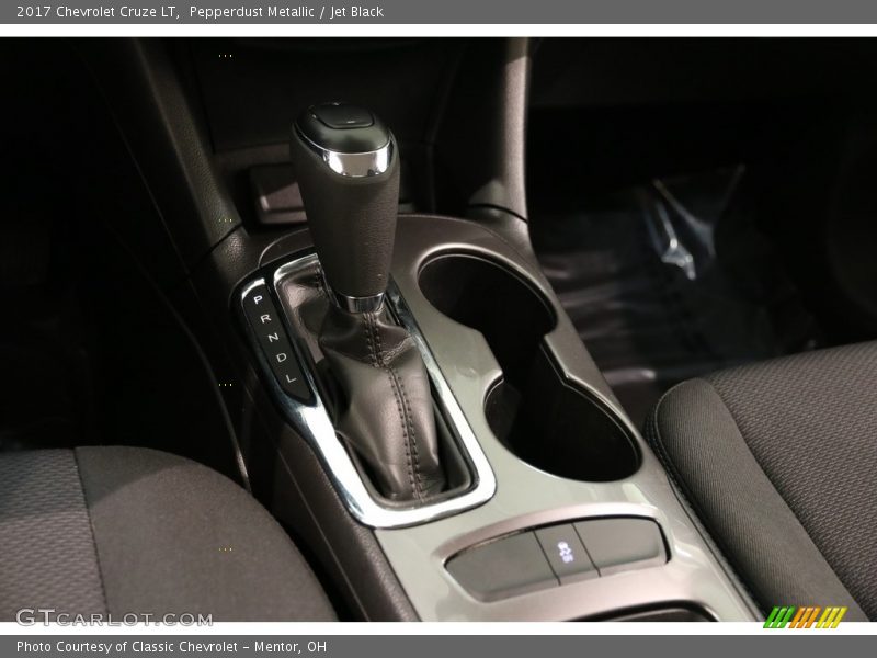 Pepperdust Metallic / Jet Black 2017 Chevrolet Cruze LT