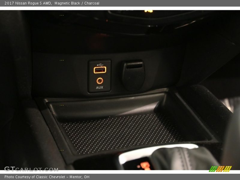 Magnetic Black / Charcoal 2017 Nissan Rogue S AWD