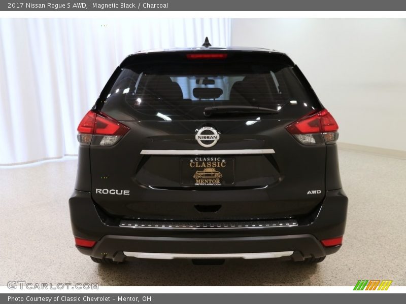 Magnetic Black / Charcoal 2017 Nissan Rogue S AWD