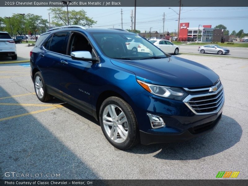Front 3/4 View of 2019 Equinox Premier