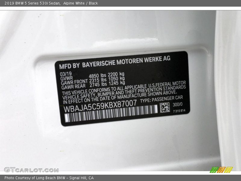 Alpine White / Black 2019 BMW 5 Series 530i Sedan
