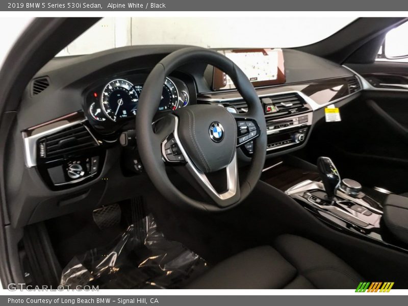 Alpine White / Black 2019 BMW 5 Series 530i Sedan