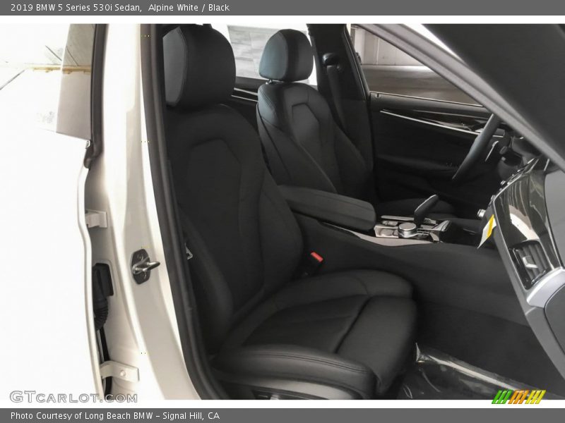 Alpine White / Black 2019 BMW 5 Series 530i Sedan