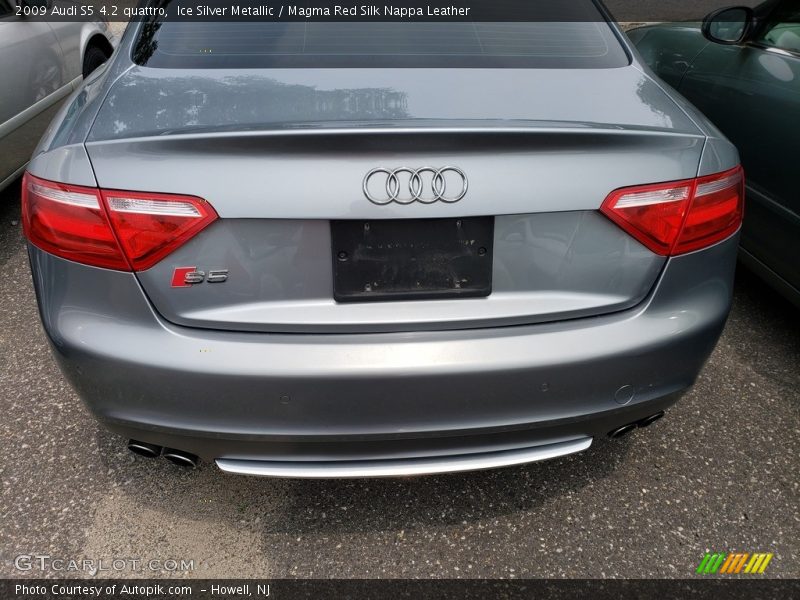 Ice Silver Metallic / Magma Red Silk Nappa Leather 2009 Audi S5 4.2 quattro