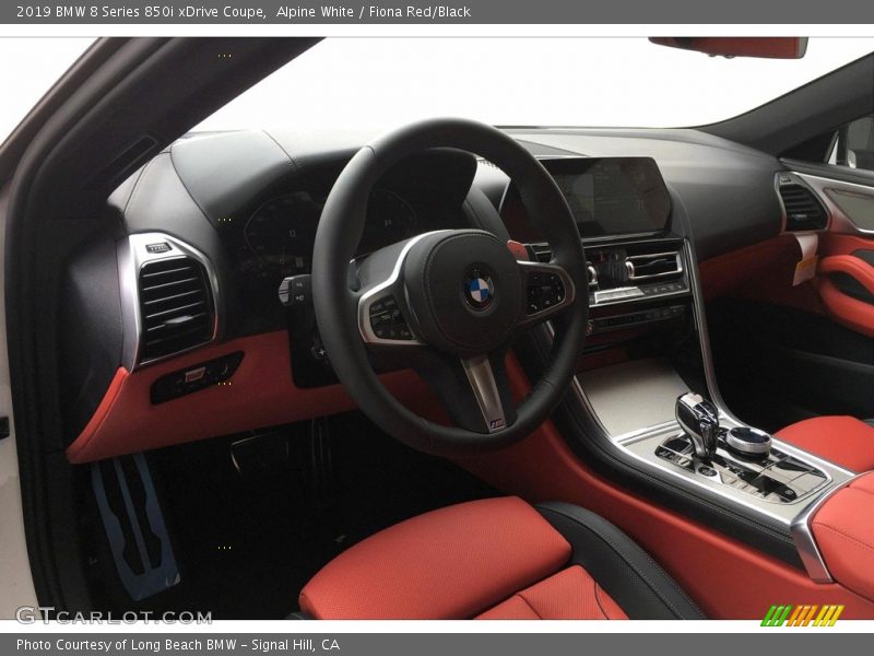 Dashboard of 2019 8 Series 850i xDrive Coupe