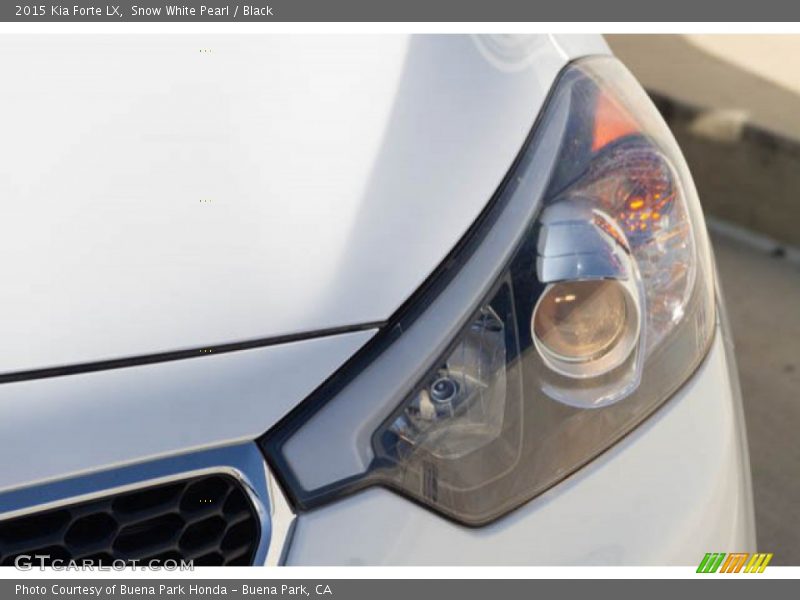 Snow White Pearl / Black 2015 Kia Forte LX