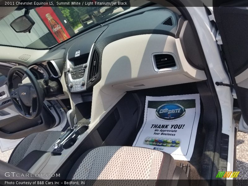 Summit White / Light Titanium/Jet Black 2011 Chevrolet Equinox LS