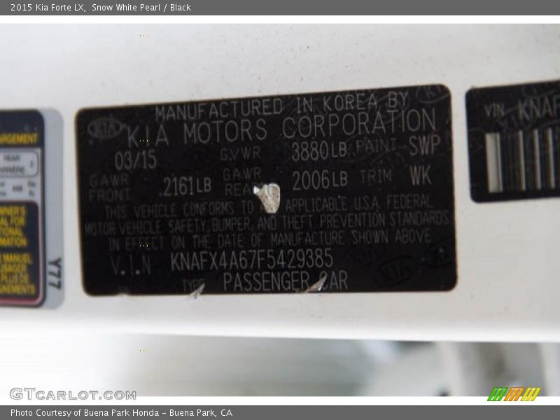Snow White Pearl / Black 2015 Kia Forte LX