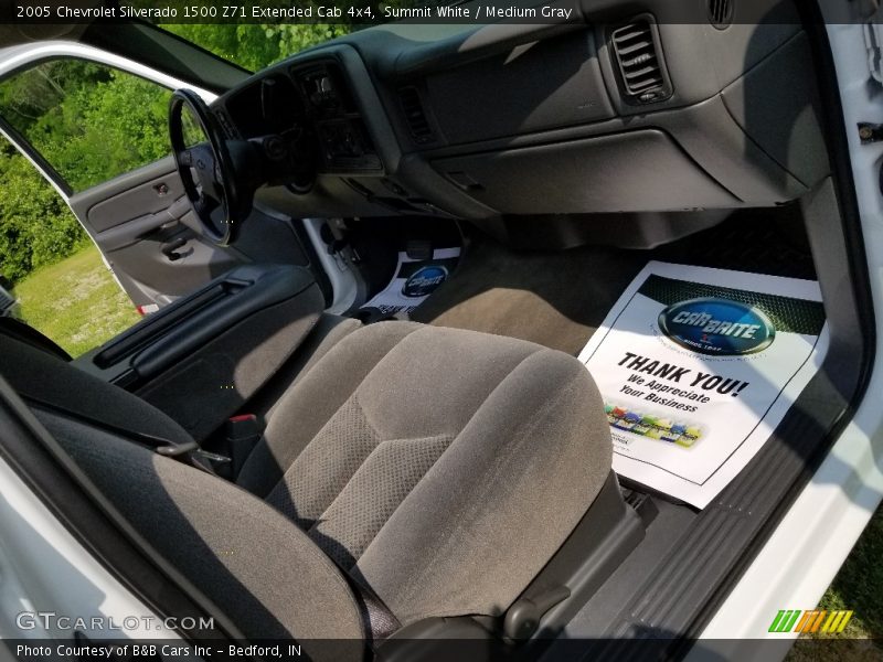 Summit White / Medium Gray 2005 Chevrolet Silverado 1500 Z71 Extended Cab 4x4